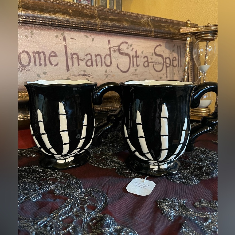 SPOOKY HOLLOW NWOT Halloween Skeleton Hand Set Of 2 Coffee/Tea Cups/Mugs